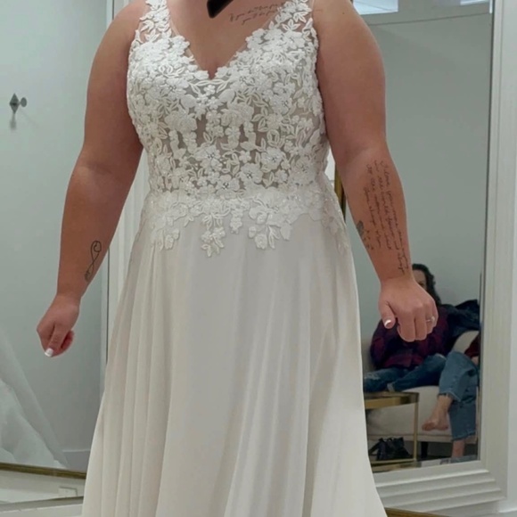 Rebecca Ingram Dresses & Skirts - NWT Wedding Dress Rebecca Ingram